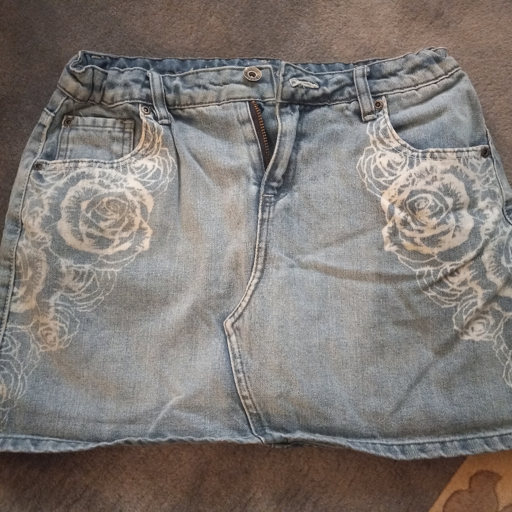 Arizona Jean Co: jean skort with floral designs and adjustable waist tabs